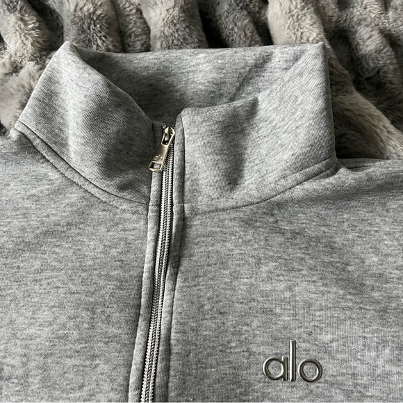 Alo Yoga Grey Quarter Zip – Size Small 🤍 - Picture 3 of 4